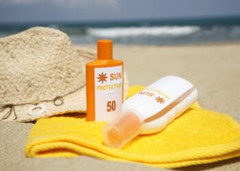 Debunking Sunscreen Myths: Dermatologists Address SPF Concerns and Water’s Role in Sunburn Prevention for Young Adults